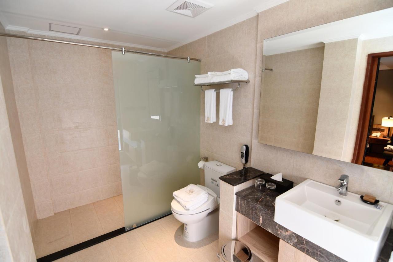 Prince Hotel Янгон Экстерьер фото