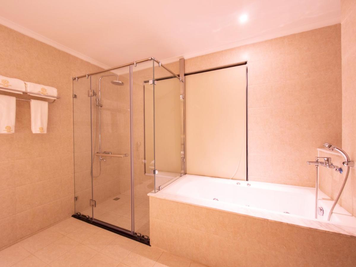 Prince Hotel Янгон Экстерьер фото