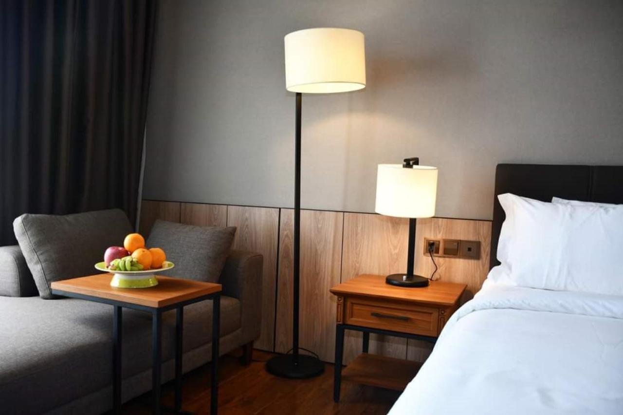 Prince Hotel Янгон Экстерьер фото