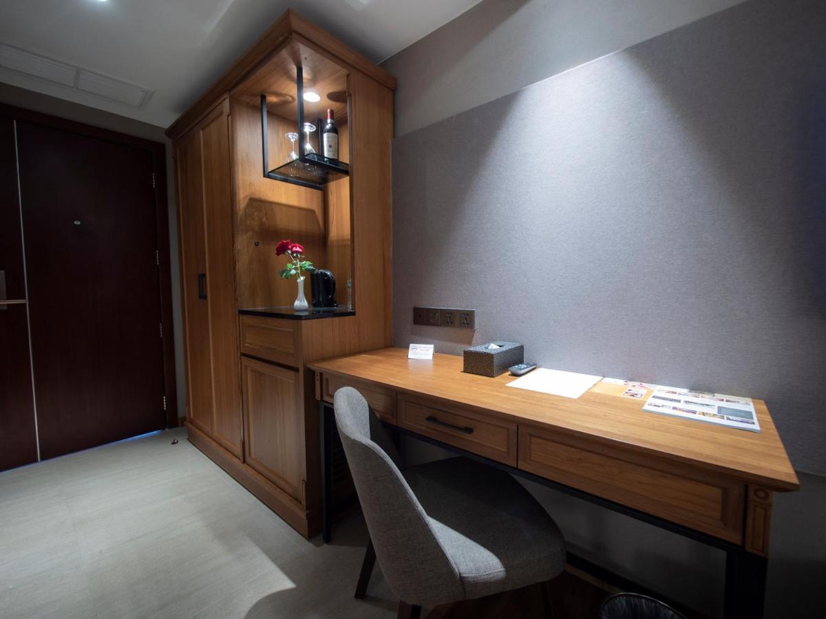 Prince Hotel Янгон Экстерьер фото