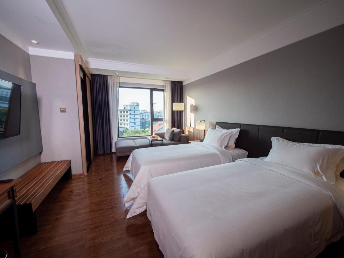 Prince Hotel Янгон Экстерьер фото